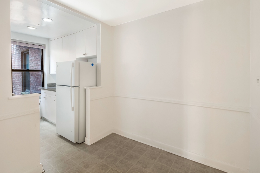 Apartment Saunders Street  Queens, NY 11374, MLS-RD4659-4