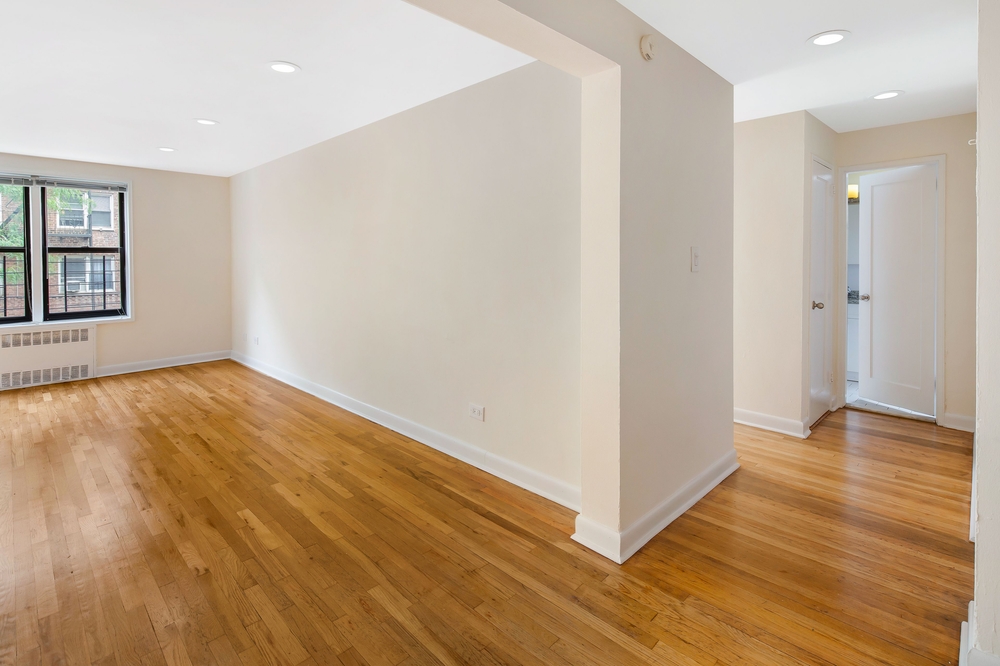 Apartment Saunders Street  Queens, NY 11374, MLS-RD4659-5