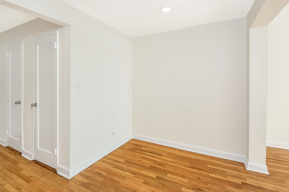 Apartment Saunders Street  Queens, NY 11374, MLS-RD4659-12