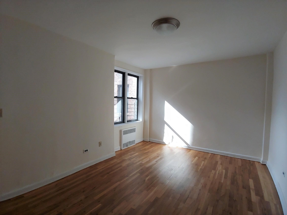 Apartment Wetherole Street  Queens, NY 11374, MLS-RD4661-3