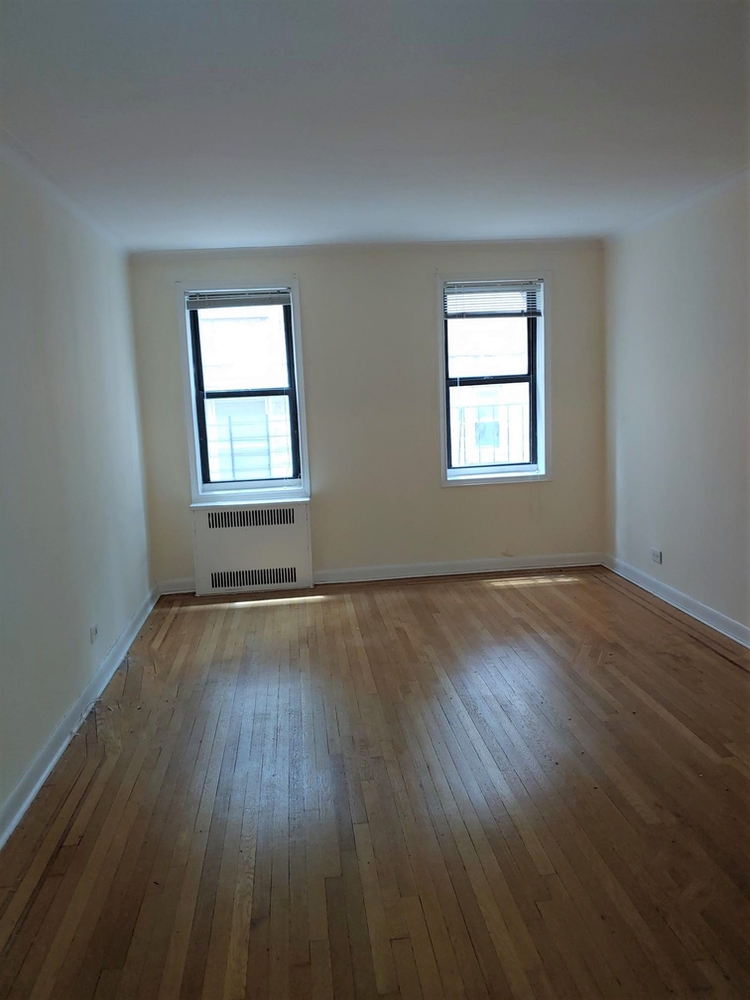 Apartment Saunders Street  Queens, NY 11374, MLS-RD4663-4