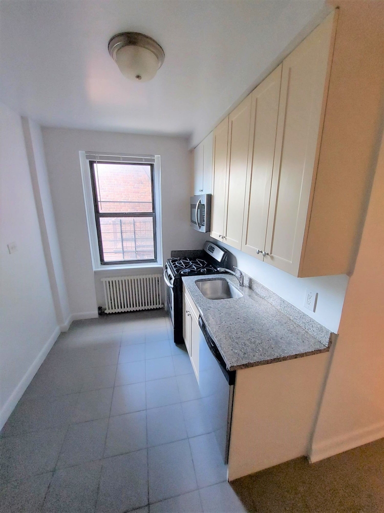 Apartment 42nd Street  Queens, NY 11104, MLS-RD4664-5