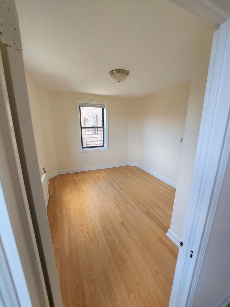 Apartment 42nd Street  Queens, NY 11104, MLS-RD4664-7