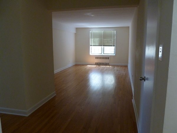 Apartment 40th Street  Queens, NY 11104, MLS-RD4720-9