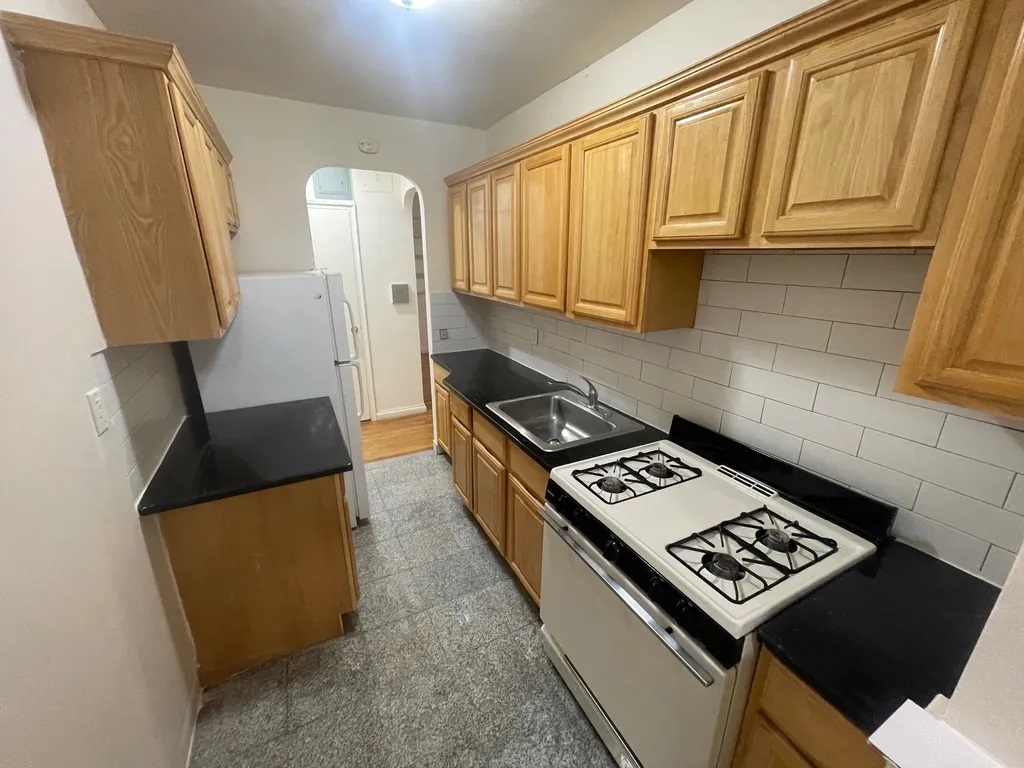 Apartment Wetherole Street  Queens, NY 11374, MLS-RD4768-3