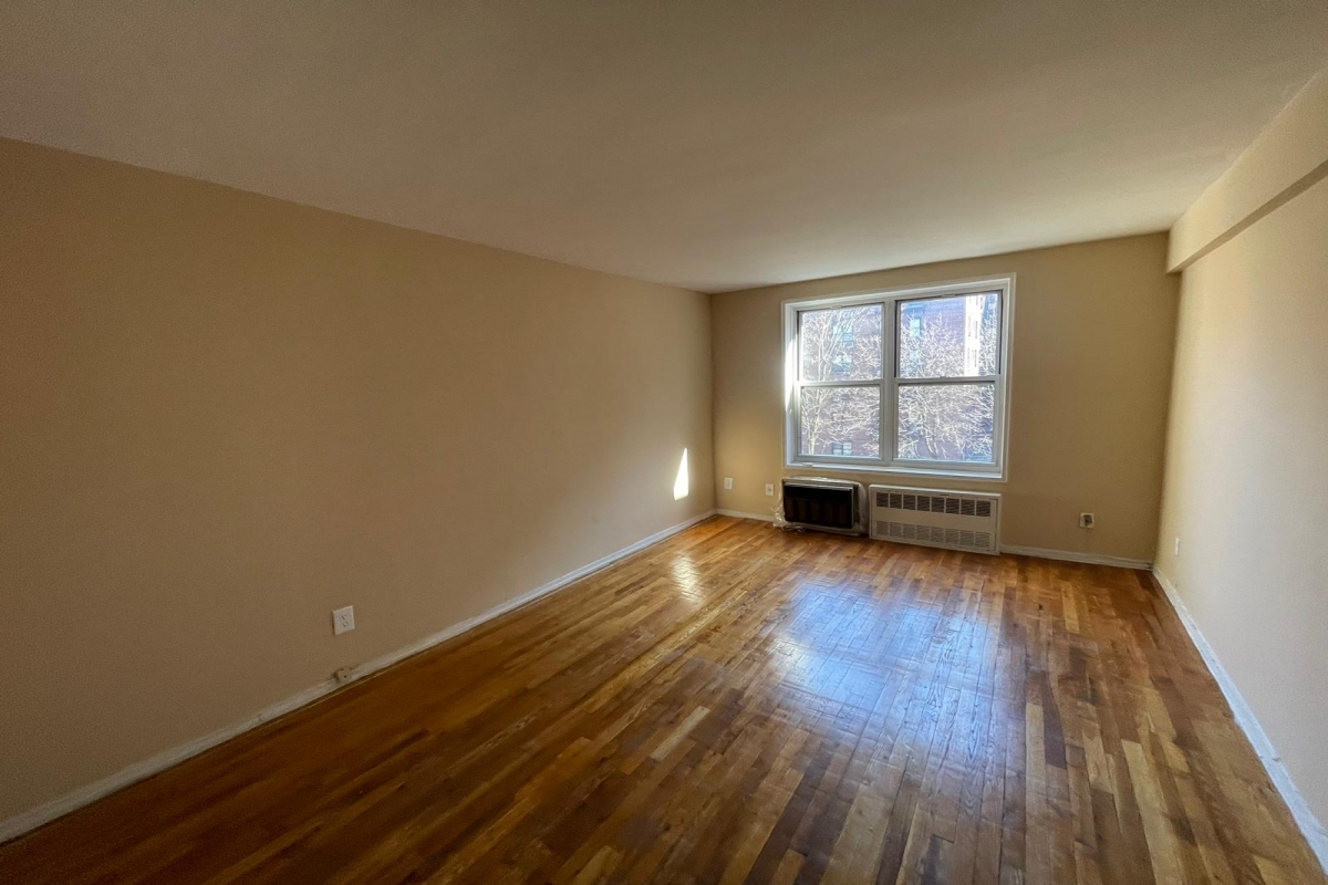 Apartment 38th Avenue  Queens, NY 11354, MLS-RD4819-13