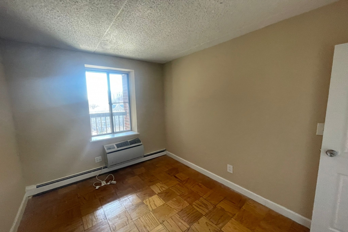 Apartment 34th Avenue  Queens, NY 11354, MLS-RD4821-12