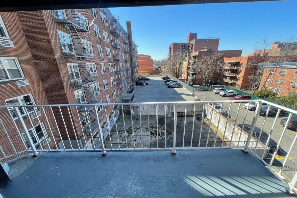 Apartment 35th Avenue  Queens, NY 11354, MLS-RD4823-20