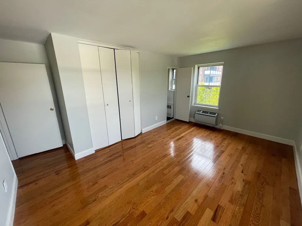 Apartment Bell Blvd  Queens, NY 11360, MLS-RD4854-9