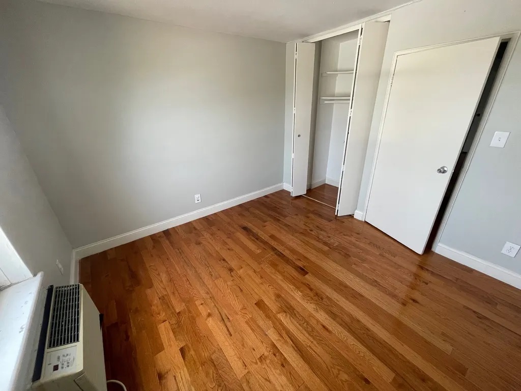 Apartment Bell Blvd  Queens, NY 11360, MLS-RD4854-10