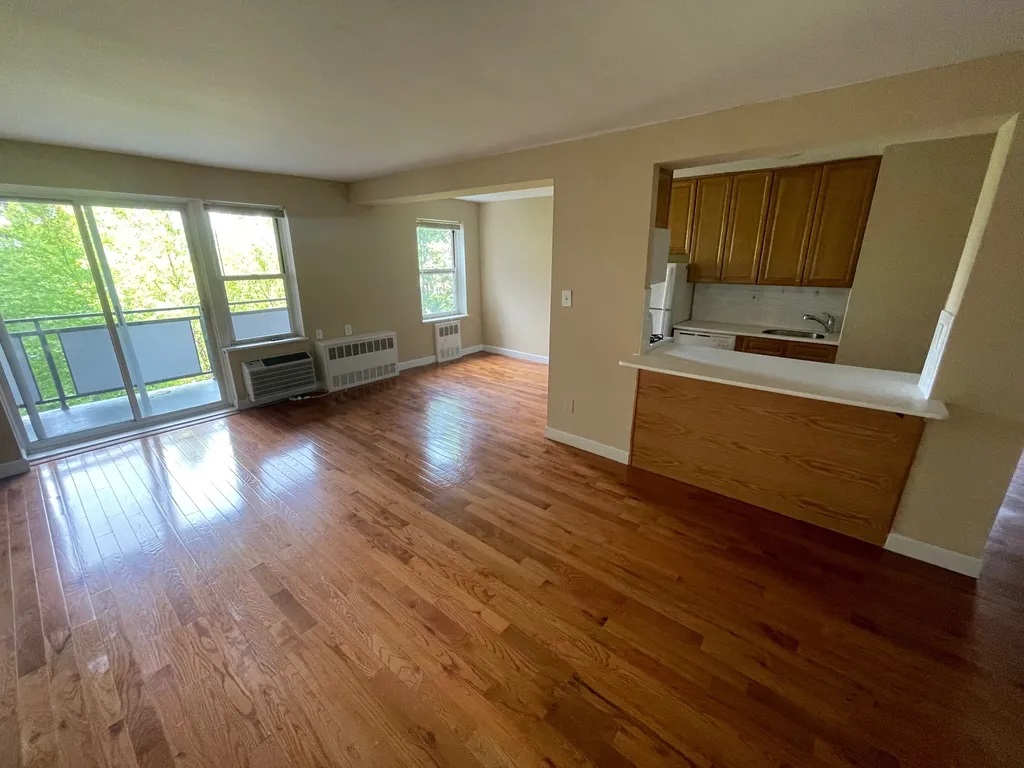 Apartment Bell Blvd  Queens, NY 11360, MLS-RD4855-5