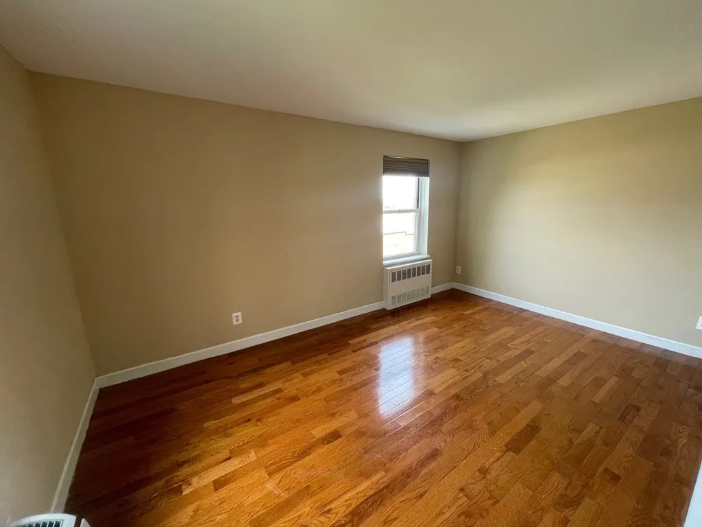 Apartment Bell Blvd  Queens, NY 11360, MLS-RD4855-10