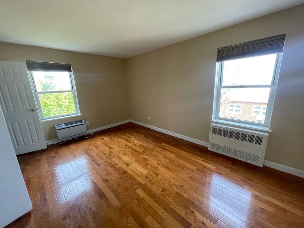 Apartment Bell Blvd  Queens, NY 11360, MLS-RD4855-11