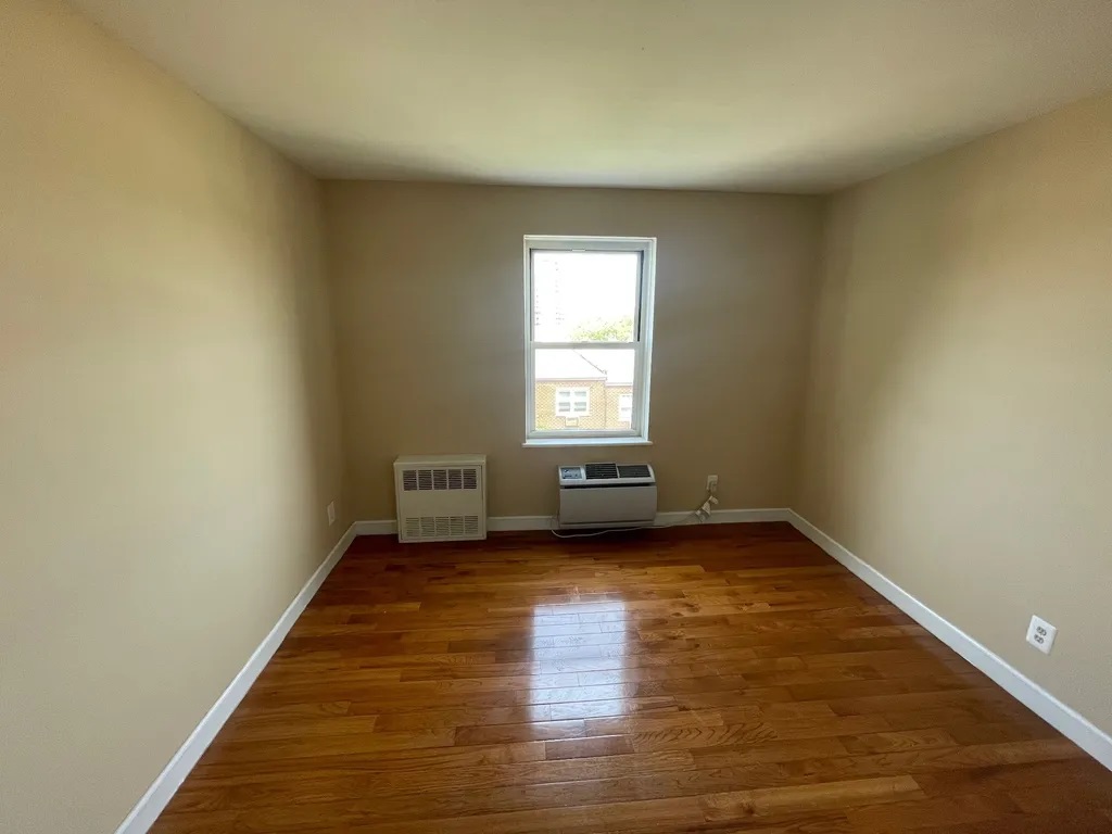 Apartment Bell Blvd  Queens, NY 11360, MLS-RD4855-13