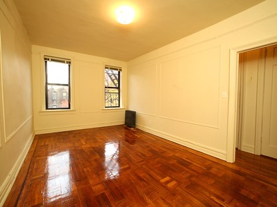 Apartment Crescent Street  Queens, NY 11106, MLS-RD4936-7