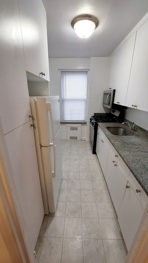 Apartment in Forest Hills - Queens Blvd  Queens, NY 11375
