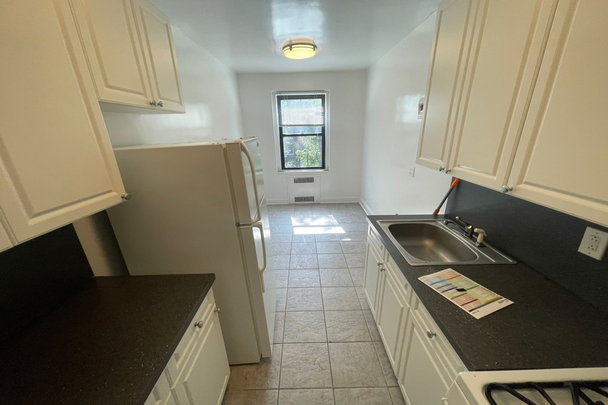 Apartment Highland Avenue  Queens, NY 11432, MLS-RD4972-3