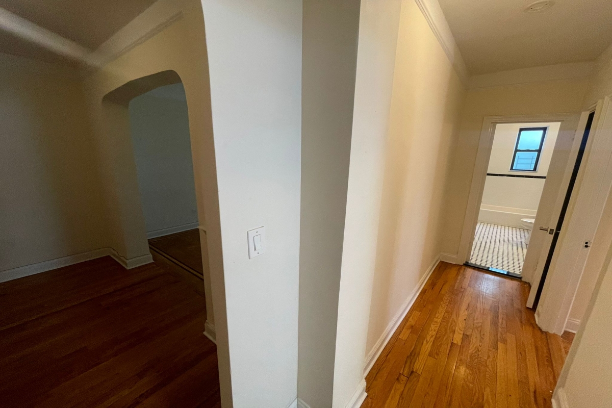 Apartment Highland Avenue  Queens, NY 11432, MLS-RD4972-17