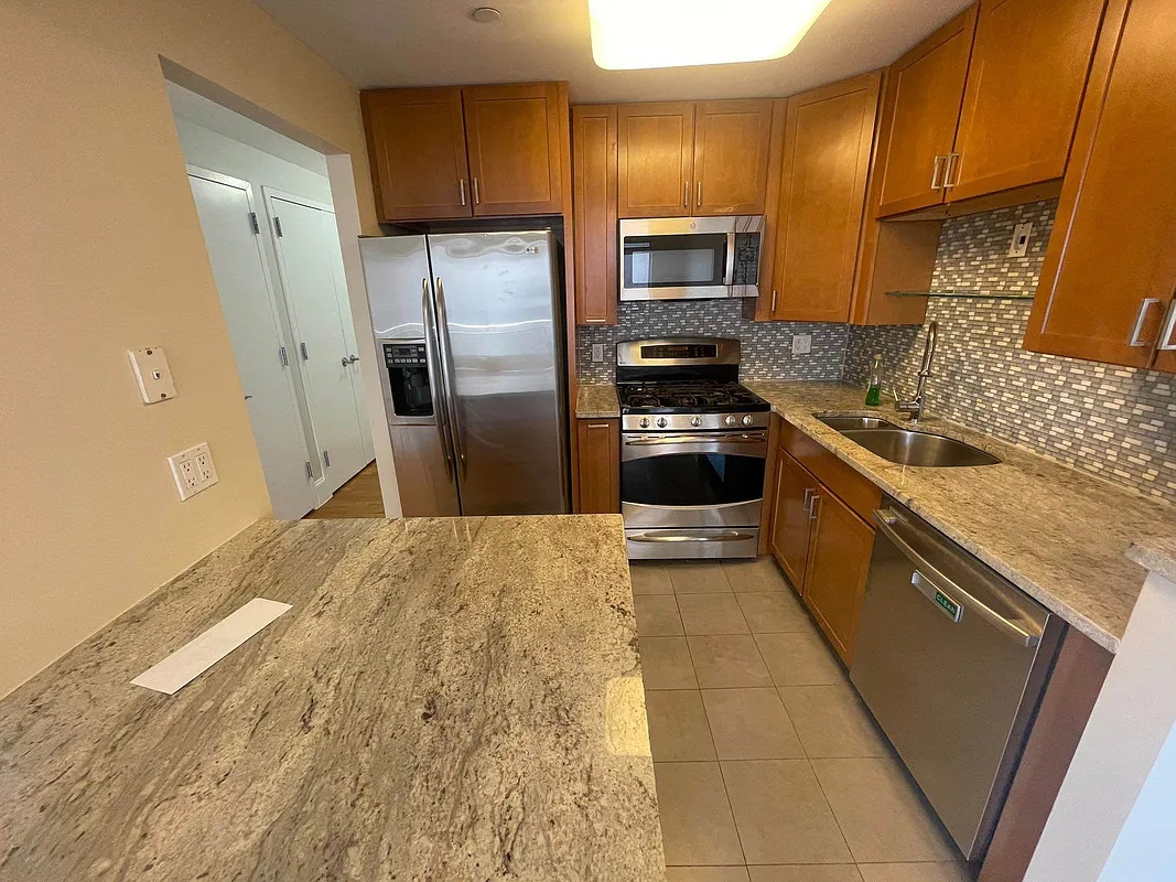 Apartment in Kew Gardens - Curzon Road  Queens, NY 11415