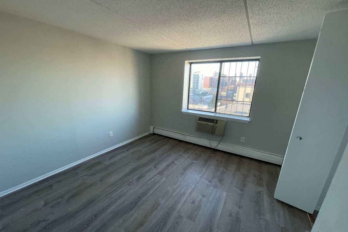 Apartment 31st Drive  Queens, NY 11106, MLS-RD5007-12