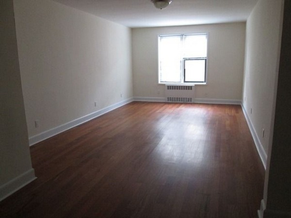 Apartment Saunders Street  Queens, NY 11374, MLS-RD5010-7