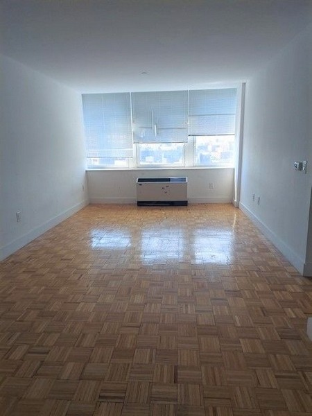 Apartment in Forest Hills - Queens Blvd  Queens, NY 11375