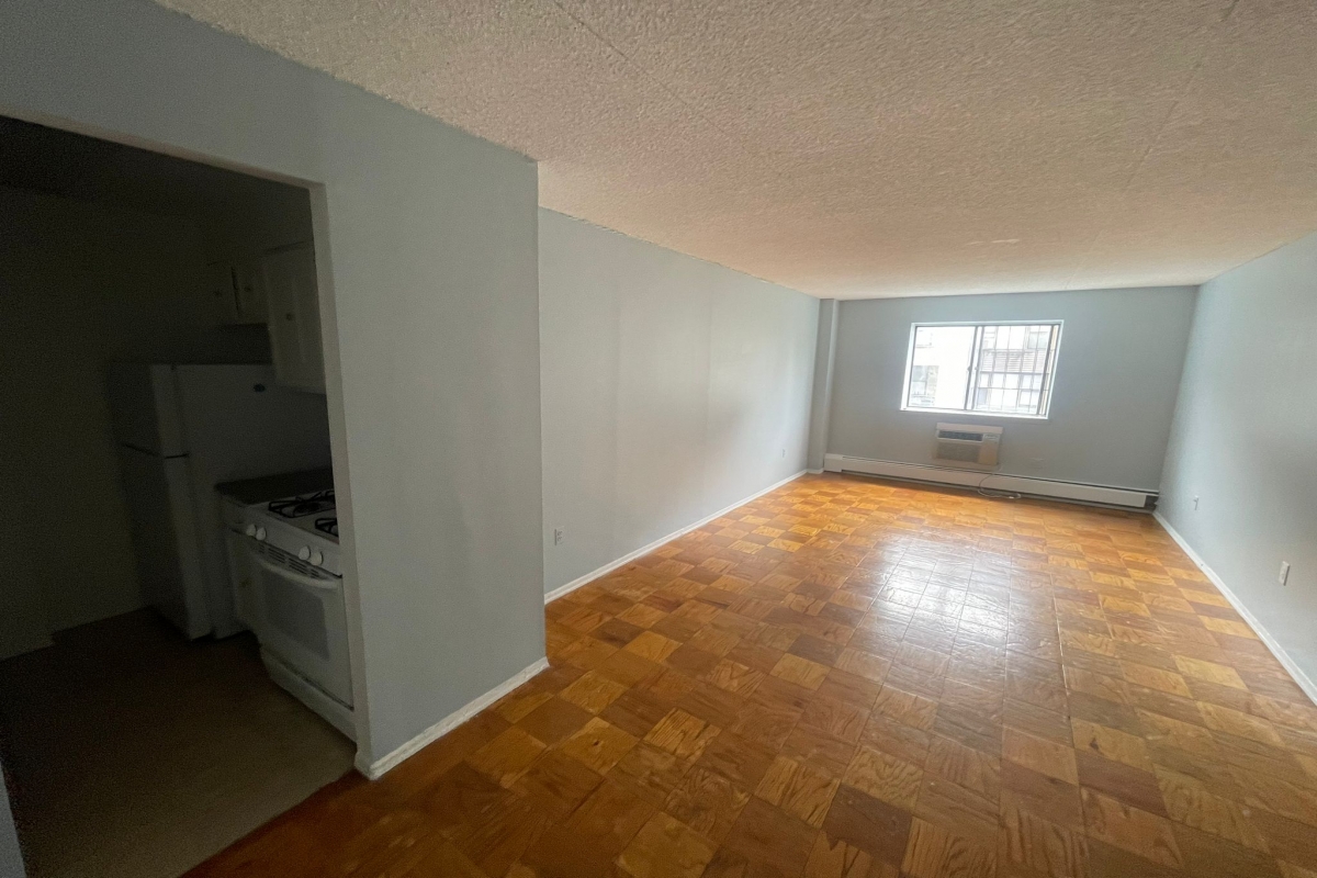 Apartment in Rego Park - 98th  Place  Queens, NY 11374