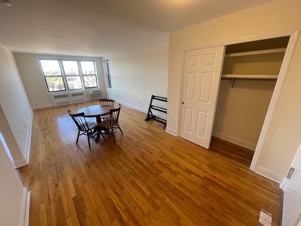 Apartment Ava Place  Queens, NY 11432, MLS-RD5097-2