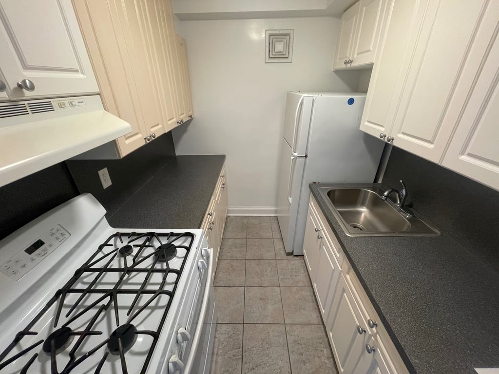 Apartment Ava Place  Queens, NY 11432, MLS-RD5097-9