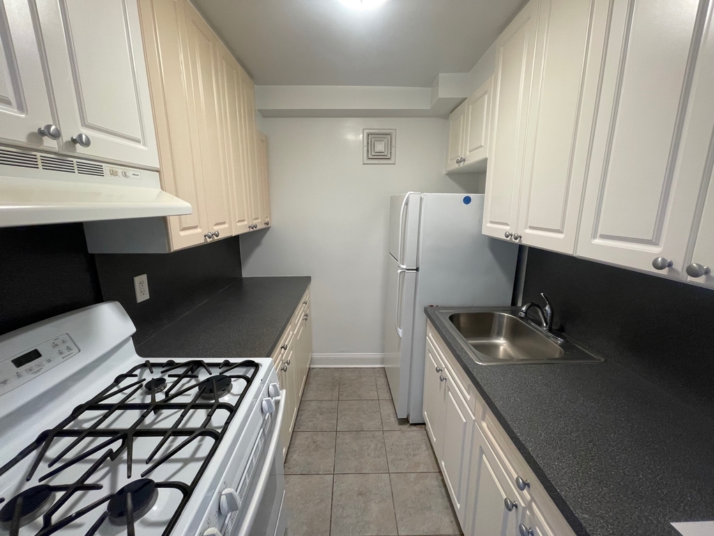 Apartment Ava Place  Queens, NY 11432, MLS-RD5097-10