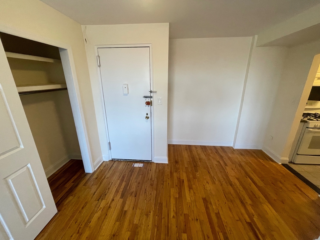 Apartment Ava Place  Queens, NY 11432, MLS-RD5097-12