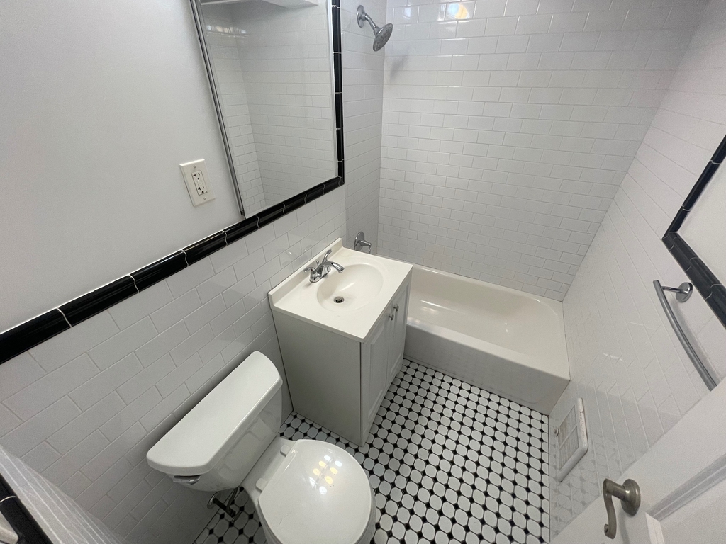 Apartment Ava Place  Queens, NY 11432, MLS-RD5097-14