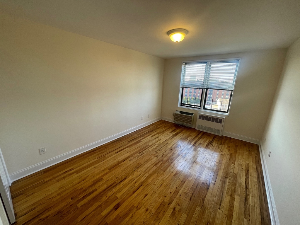 Apartment Ava Place  Queens, NY 11432, MLS-RD5097-16