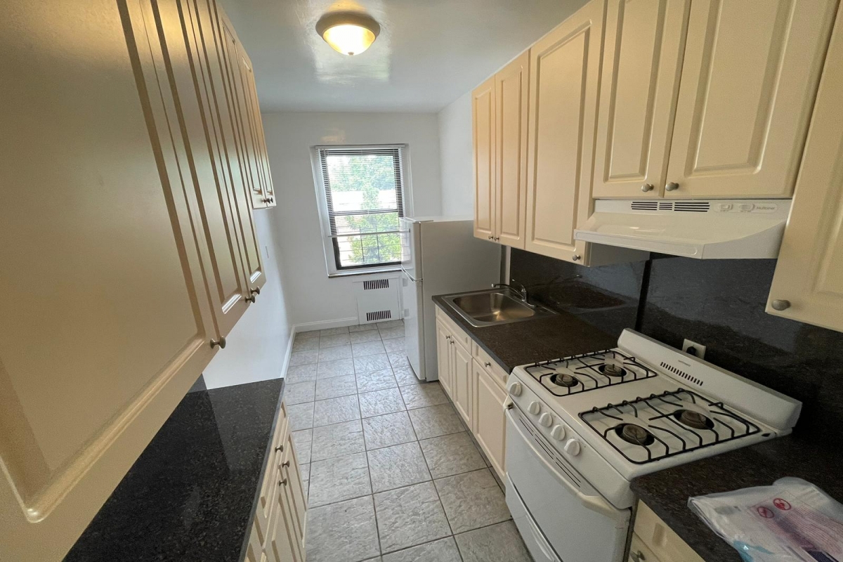 Apartment Highland Avenue  Queens, NY 11432, MLS-RD5105-3