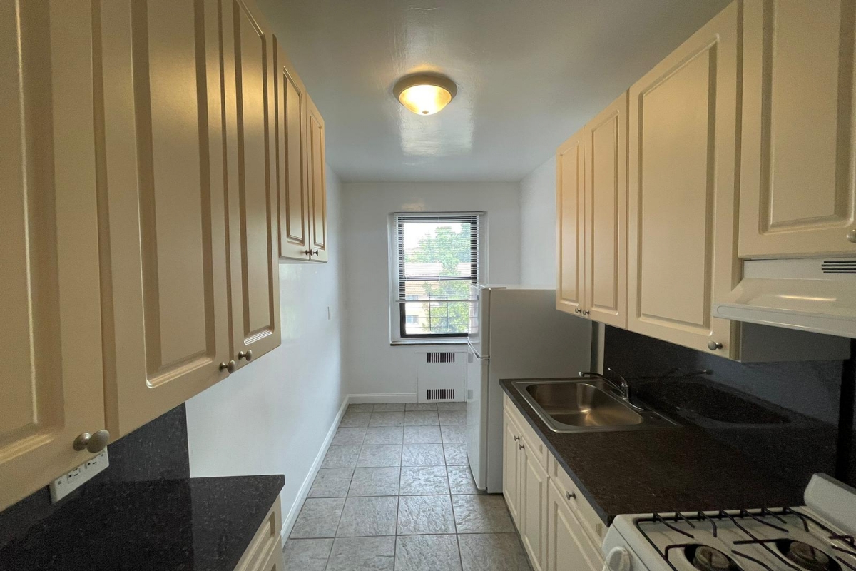 Apartment Highland Avenue  Queens, NY 11432, MLS-RD5105-5