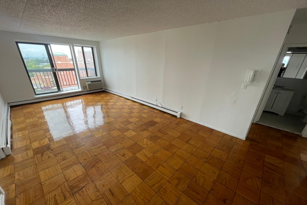 Apartment 34th Avenue  Queens, NY 11354, MLS-RD5131-9