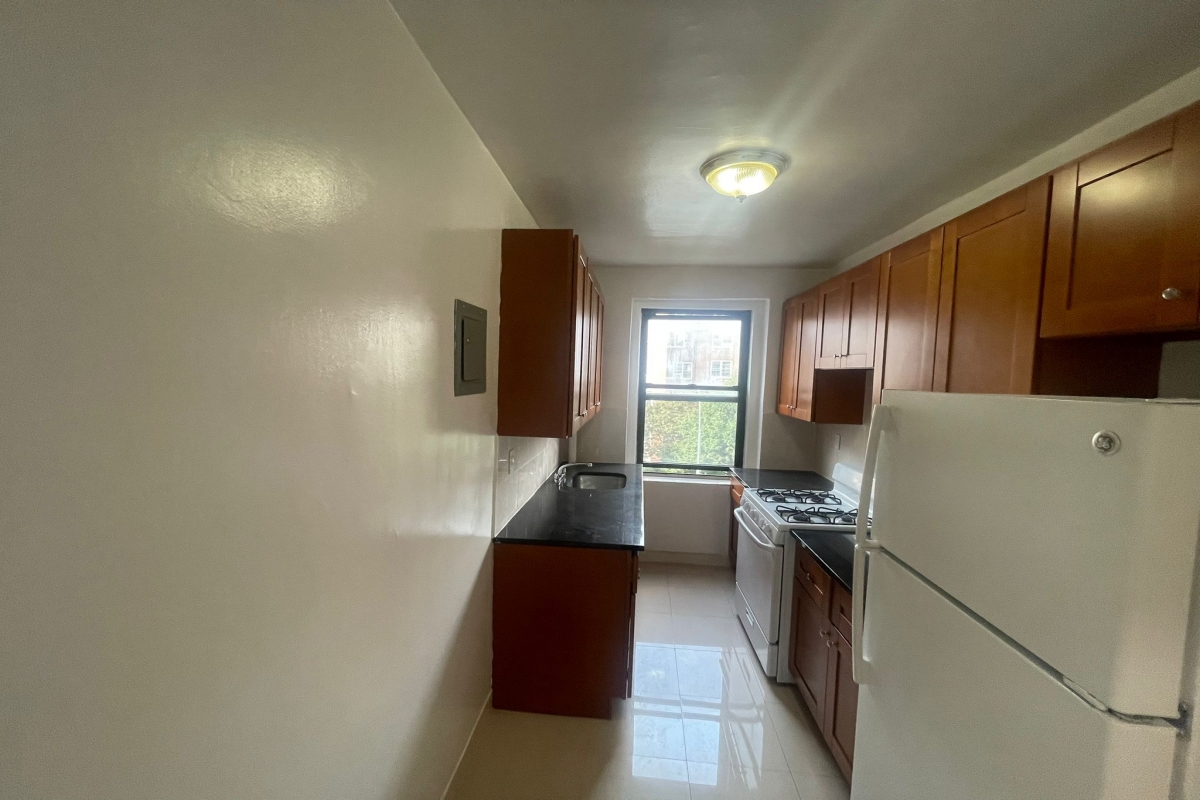 Apartment Saunders Street  Queens, NY 11374, MLS-RD5134-2