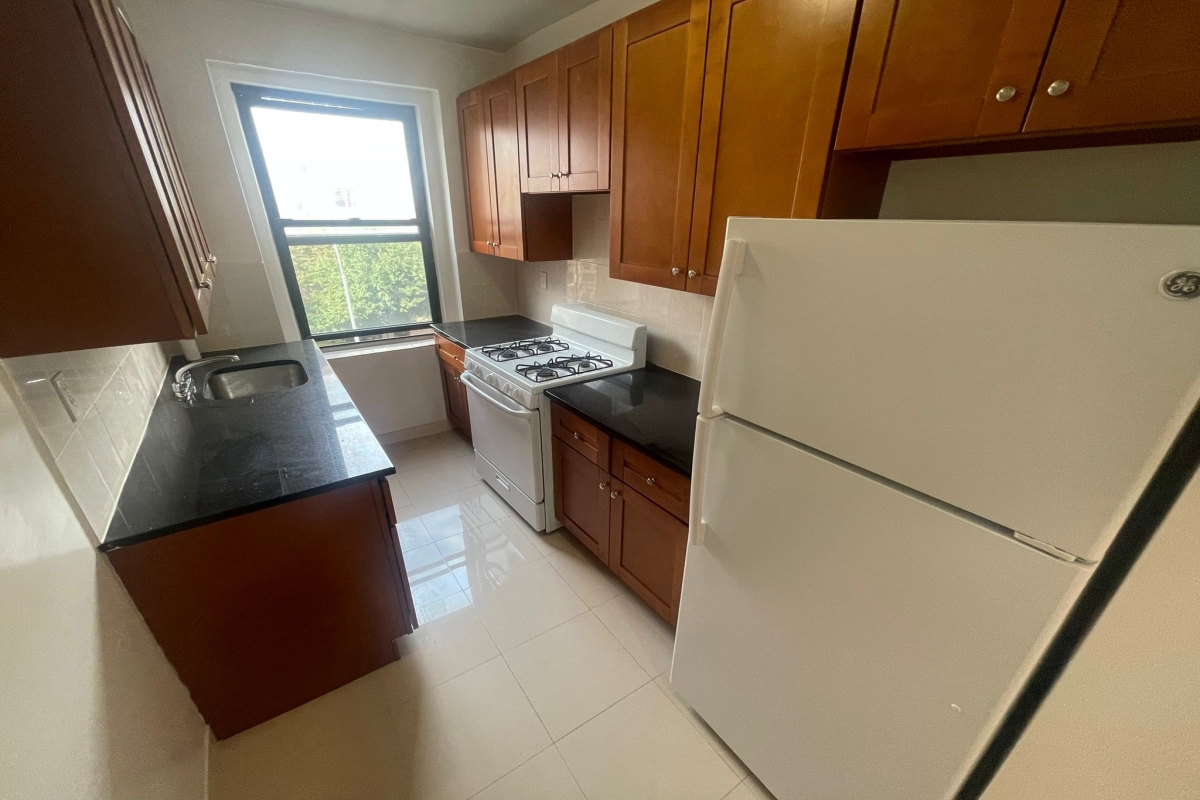 Apartment Saunders Street  Queens, NY 11374, MLS-RD5134-3