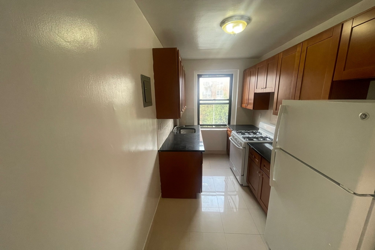 Apartment Saunders Street  Queens, NY 11374, MLS-RD5134-4