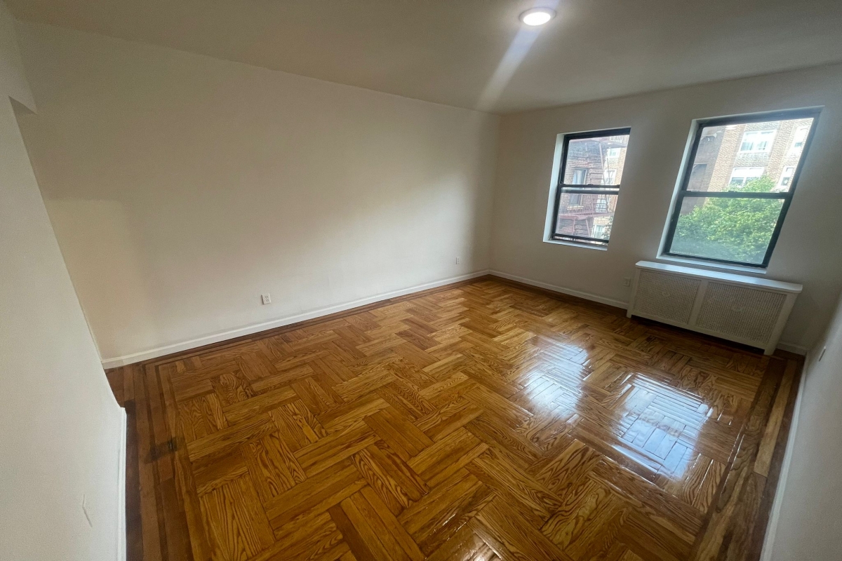 Apartment Saunders Street  Queens, NY 11374, MLS-RD5134-8