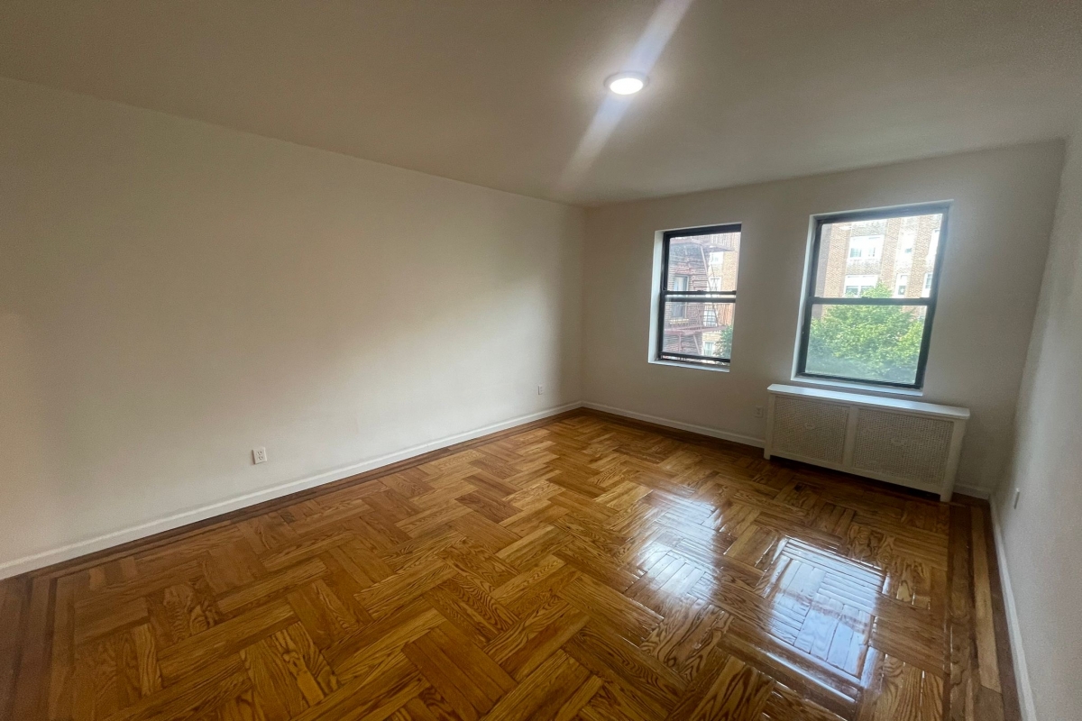 Apartment Saunders Street  Queens, NY 11374, MLS-RD5134-9