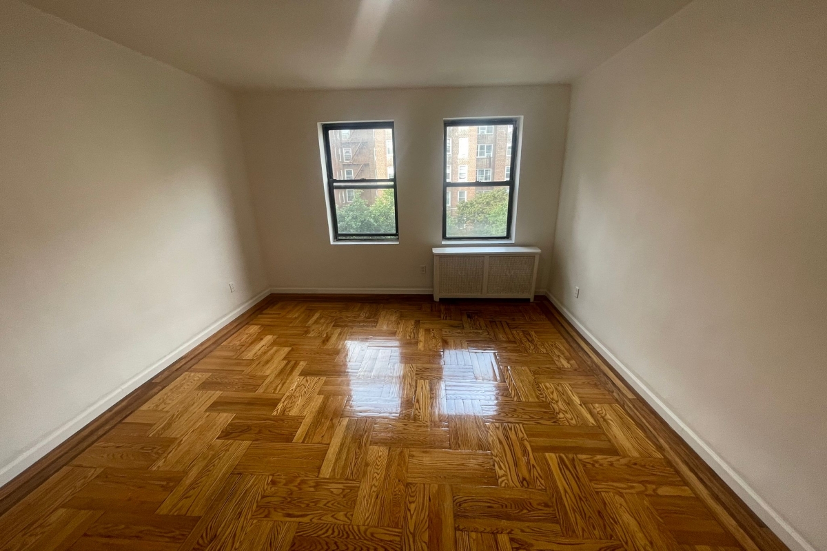 Apartment Saunders Street  Queens, NY 11374, MLS-RD5134-10