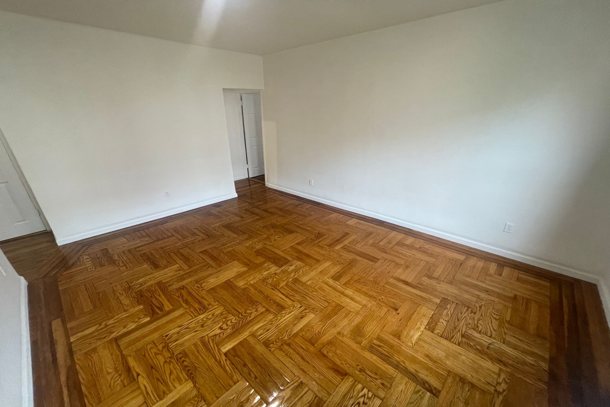 Apartment Saunders Street  Queens, NY 11374, MLS-RD5134-12