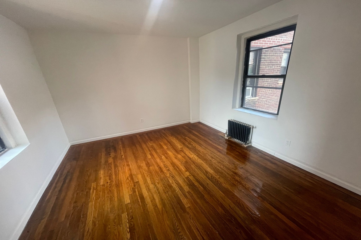 Apartment Saunders Street  Queens, NY 11374, MLS-RD5134-13