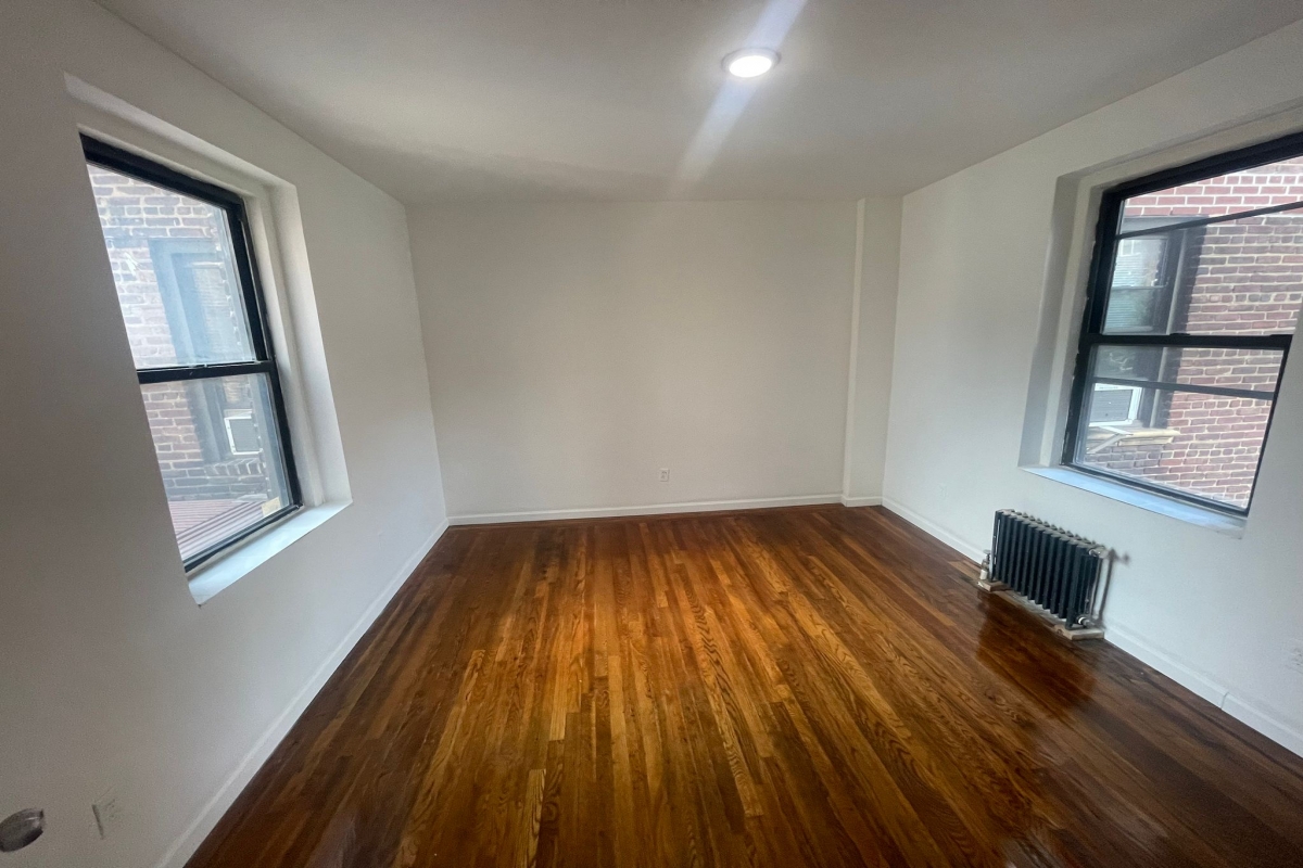 Apartment Saunders Street  Queens, NY 11374, MLS-RD5134-14