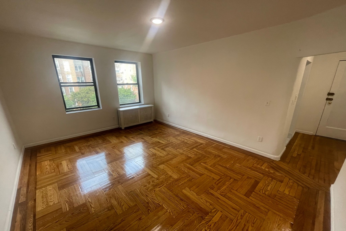 Apartment Saunders Street  Queens, NY 11374, MLS-RD5134-16