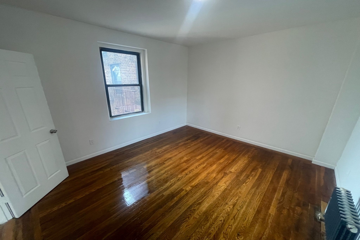 Apartment Saunders Street  Queens, NY 11374, MLS-RD5134-17