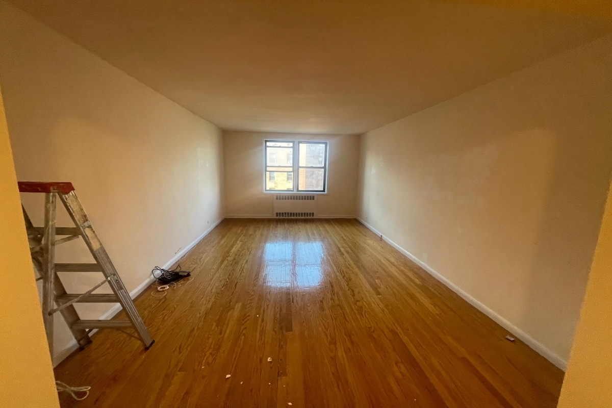 Apartment Wetherole Street  Queens, NY 11374, MLS-RD5140-2