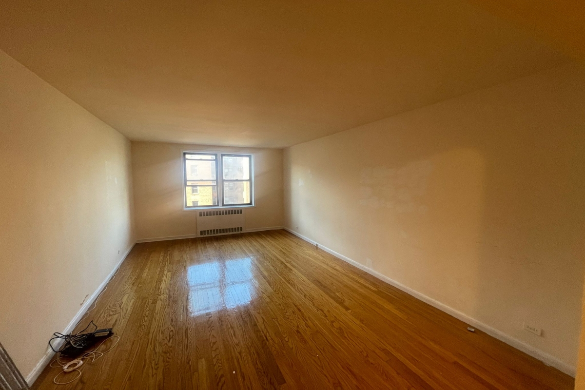 Apartment Wetherole Street  Queens, NY 11374, MLS-RD5140-3