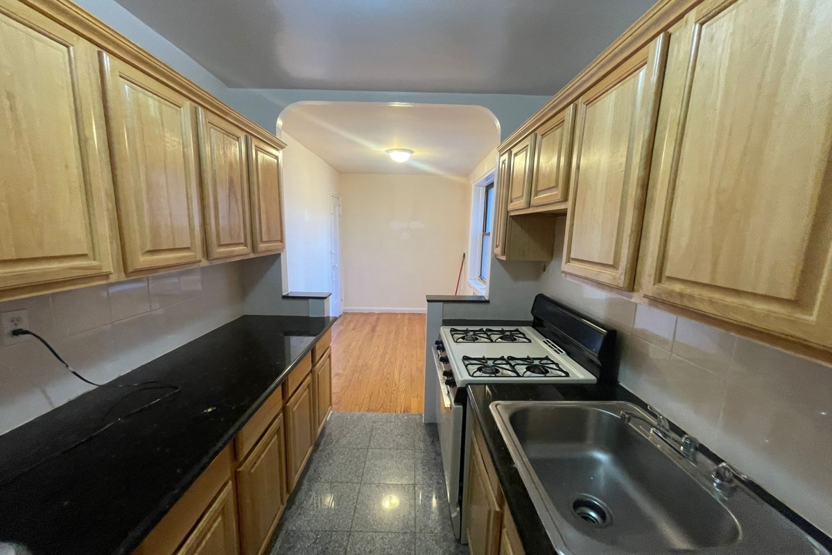 Apartment Wetherole Street  Queens, NY 11374, MLS-RD5140-11